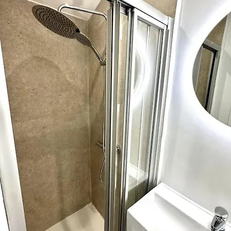 公寓 Lovely 3br 3ba 3wc With Terrace