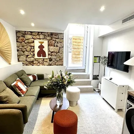 Lovely 3br 3ba 3wc With Terrace شقة *